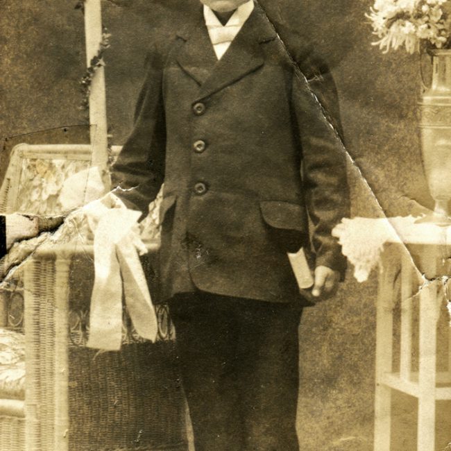Antoni Korczok, w wieku około 7 lat, w dniu pierwszej komunii świętej / Zbiory Teresy Wojak