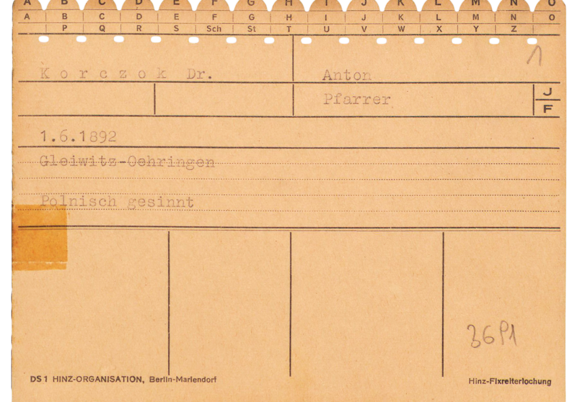 Karta personalna z kartoteki Gestapo, w której ks. Koroczk został określony jako Polnisch gesinnt (osoba o polskich zapatrywaniach) / Archiwum Państwowe w Opolu