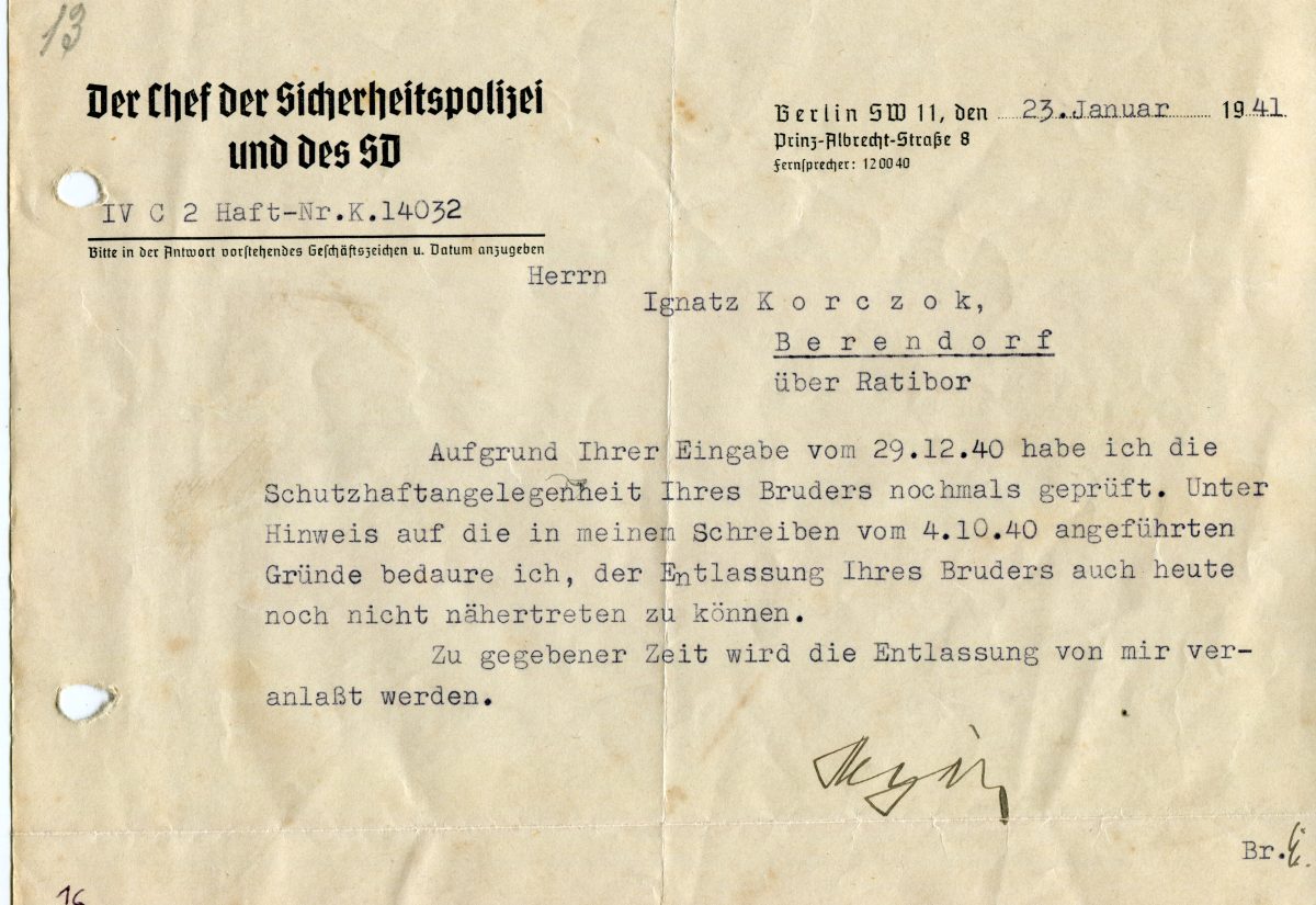 Odpowiedź szefa Głównego Urzędu Bezpieczeństwa Rzeszy SS-Obergruppenführera Reinharda Heydricha sporządzona 23 stycznia 1941 r. w odpowiedzi na drugie pismo Ignacego Korczoka (brata ks. Antoniego) w sprawie uwolnienia brata, w którym nadzorca niemieckiej policji bezpieczeństwa i służby bezpieczeństwa stwierdza, że zwolnienie Antoniego Korczoka jest wciąż niemożliwe / Zbiory Teresy Wojak